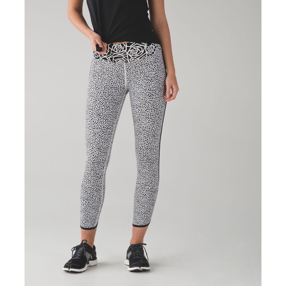 Lululemon Real Quick Tight Miss Mosaic White Posey Black White Run Leggings 8